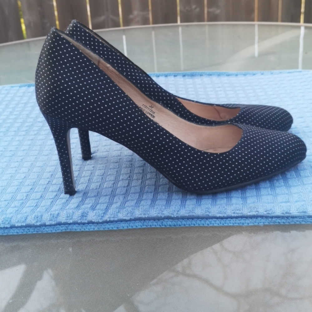 Shoes - Picture 2 of 2
